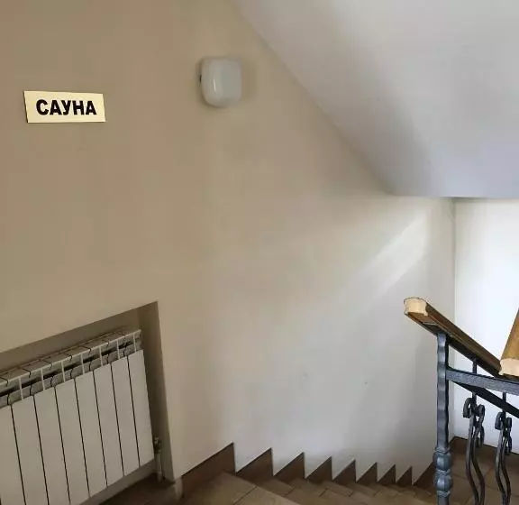 Hotelli готель опалковий замок