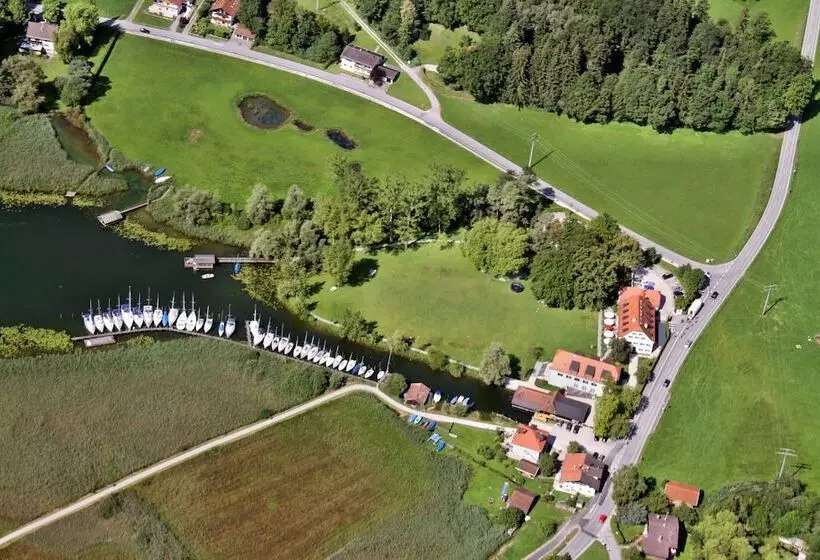 Hotelli Aiterbach Am Chiemsee