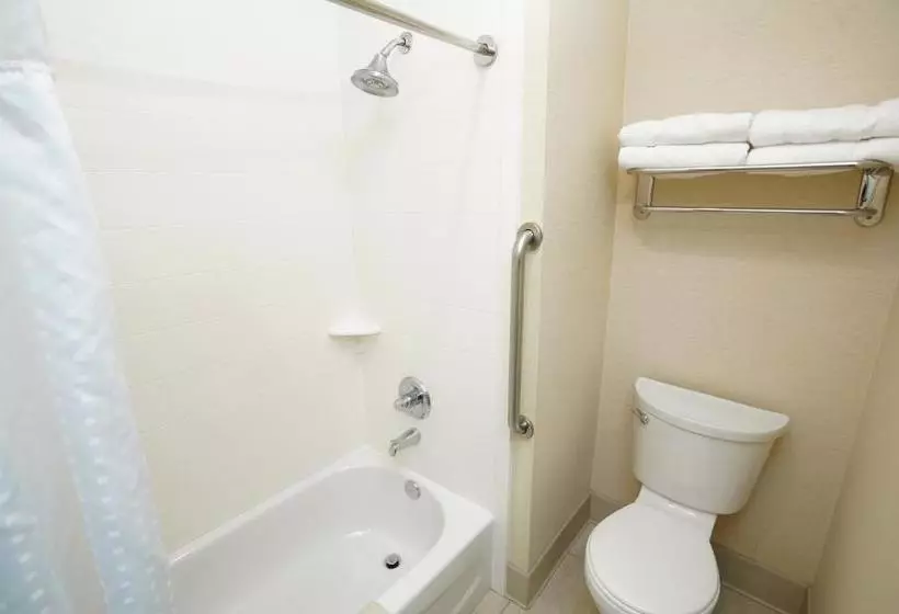 Creekside Hotel & Suites