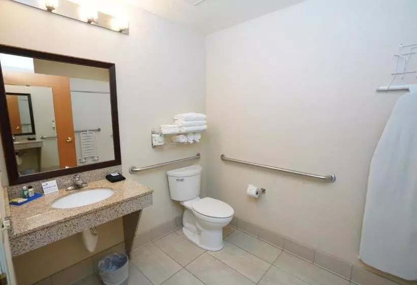 Creekside Hotel & Suites