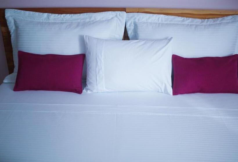 Hotel Kamaleb Farallones