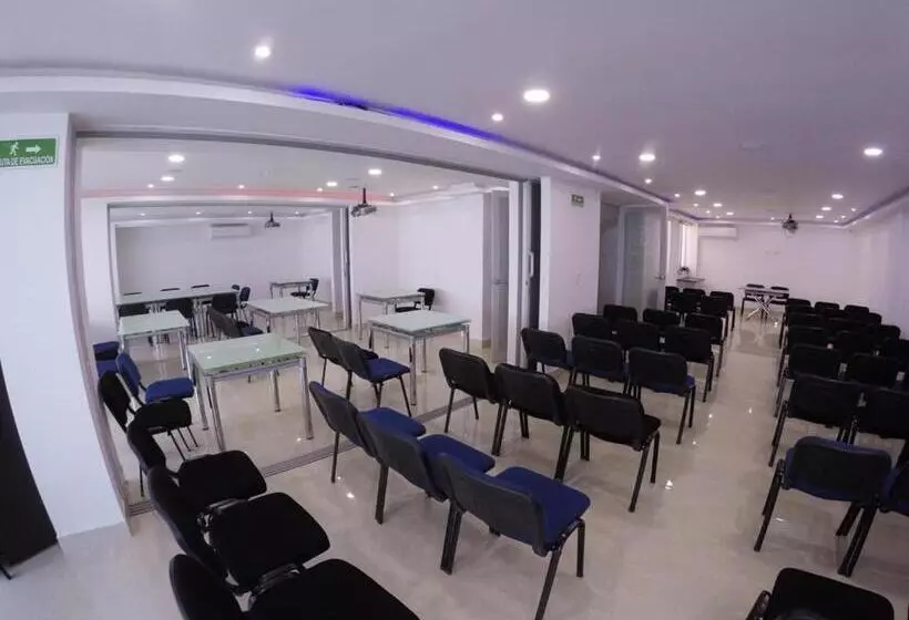 ホテル Kamaleb Farallones