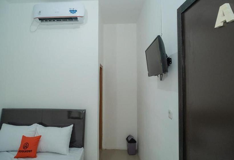 בית מלון כפרי Koolkost Syariah At Jalan Cemara Koja