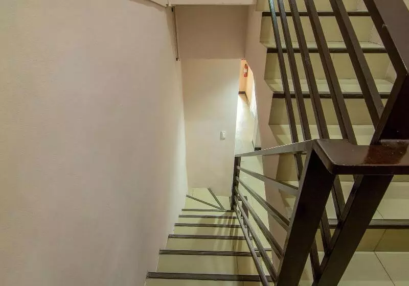 ホテル Oyo 766 Ichehan Apartments