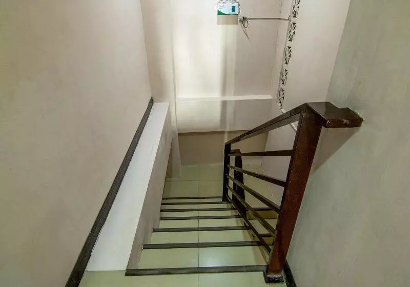 ホテル Oyo 766 Ichehan Apartments