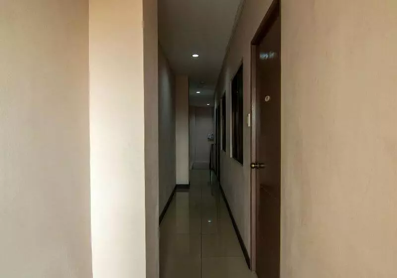ホテル Oyo 766 Ichehan Apartments