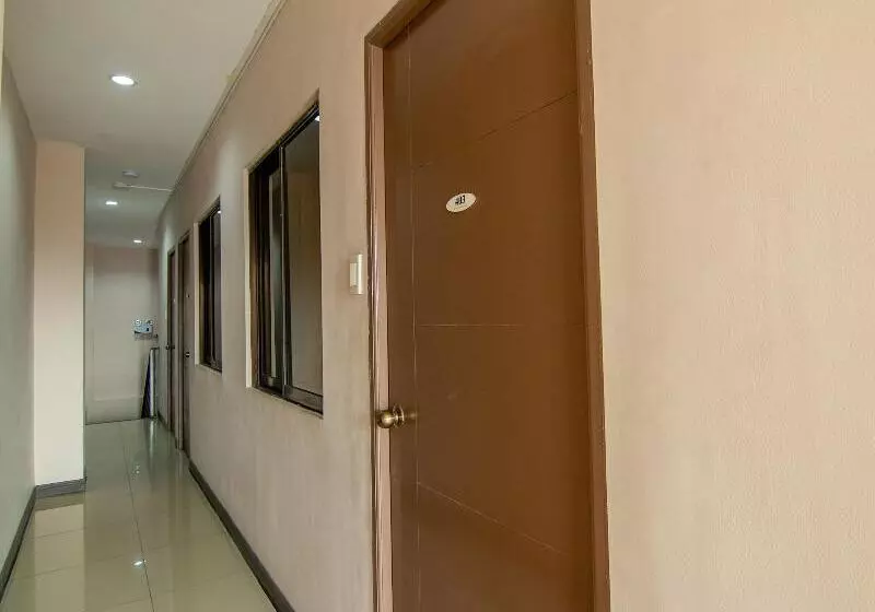 ホテル Oyo 766 Ichehan Apartments