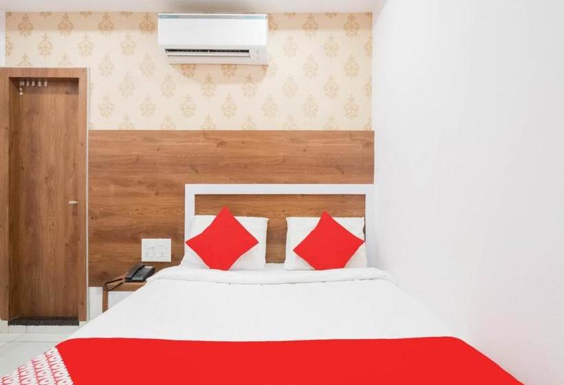 호텔 Oyo 78730 Navya Grand Lodge