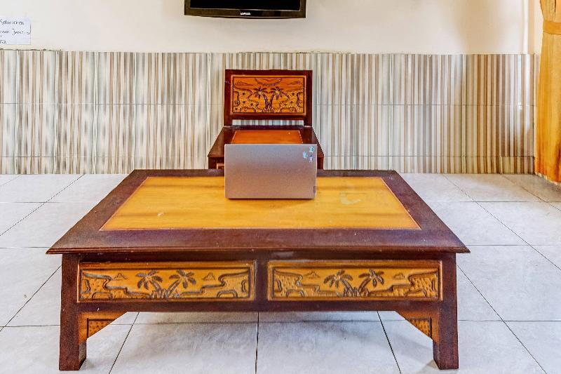 בית מלון כפרי Oyo 90318 Queen Nadine Guest House Syariah