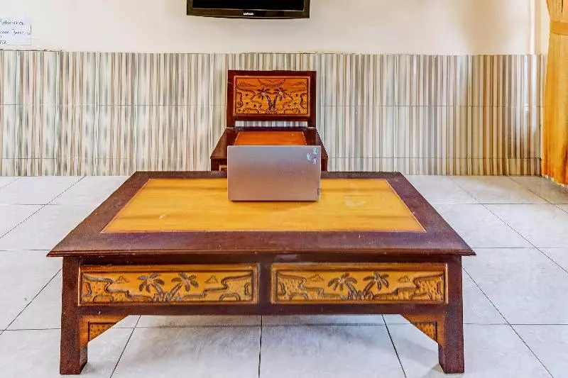 Hotelli Oyo 90318 Queen Nadine Guest House Syariah