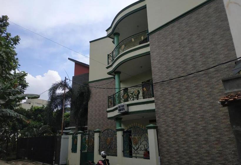 בית מלון כפרי Oyo 90323 Wisma Puspita Syariah