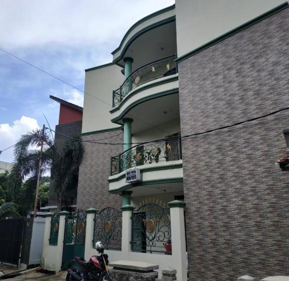 בית מלון כפרי Oyo 90323 Wisma Puspita Syariah