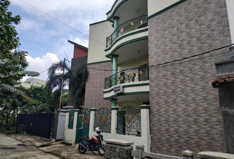 בית מלון כפרי Oyo 90323 Wisma Puspita Syariah