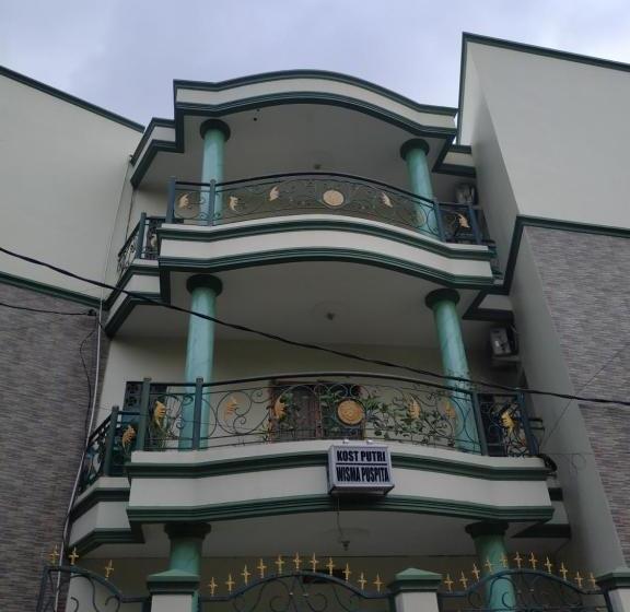 בית מלון כפרי Oyo 90323 Wisma Puspita Syariah