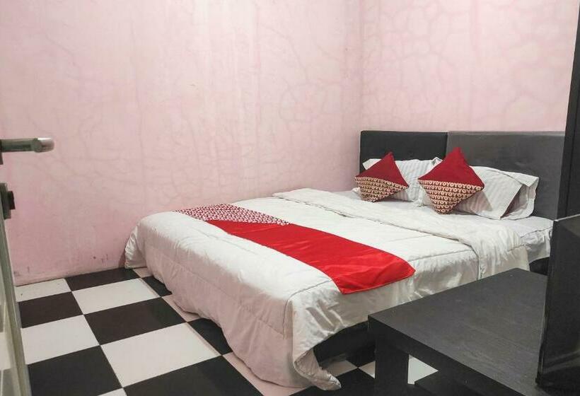 בית מלון כפרי Oyo 90323 Wisma Puspita Syariah