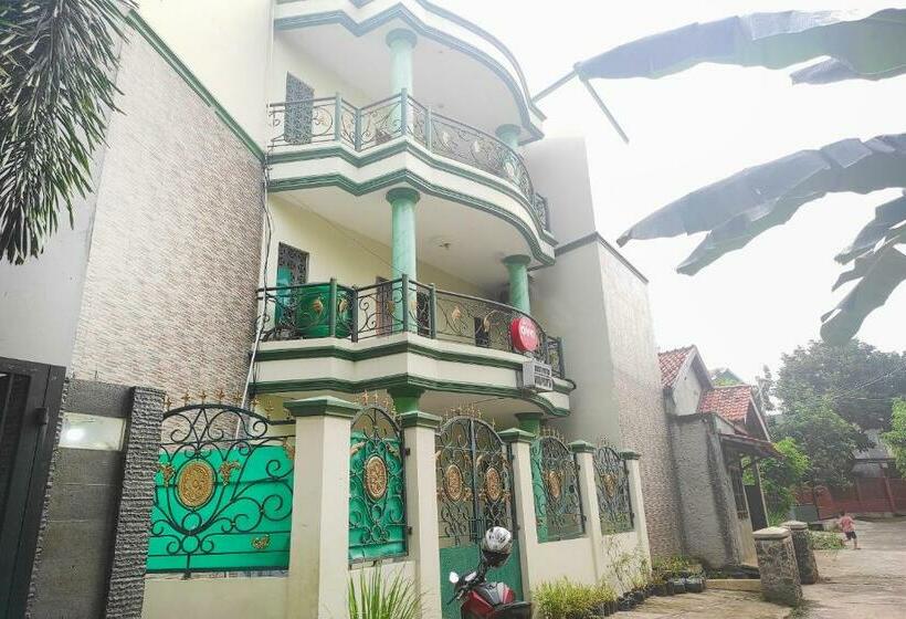 בית מלון כפרי Oyo 90323 Wisma Puspita Syariah