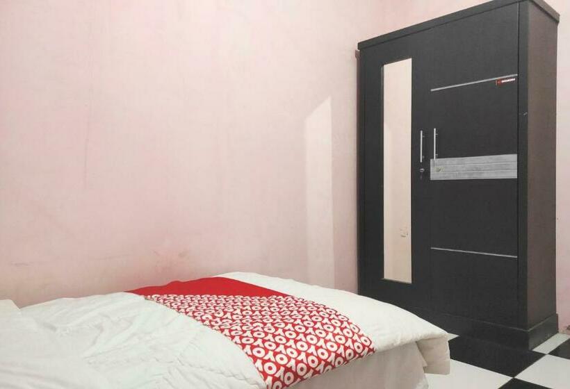 בית מלון כפרי Oyo 90323 Wisma Puspita Syariah