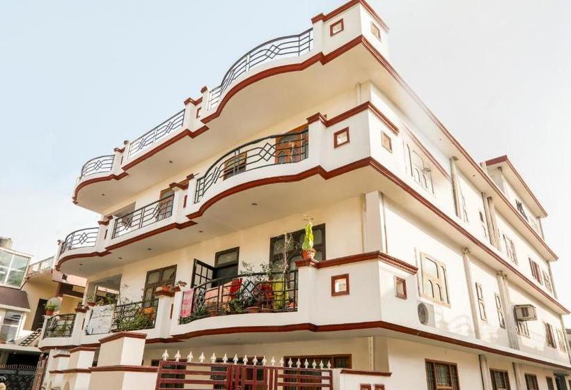 בית מלון כפרי Oyo Lck1245 Classio