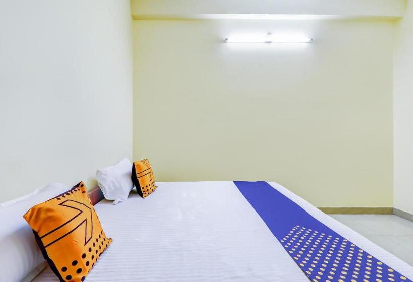 בית מלון כפרי Oyo Lck1245 Classio