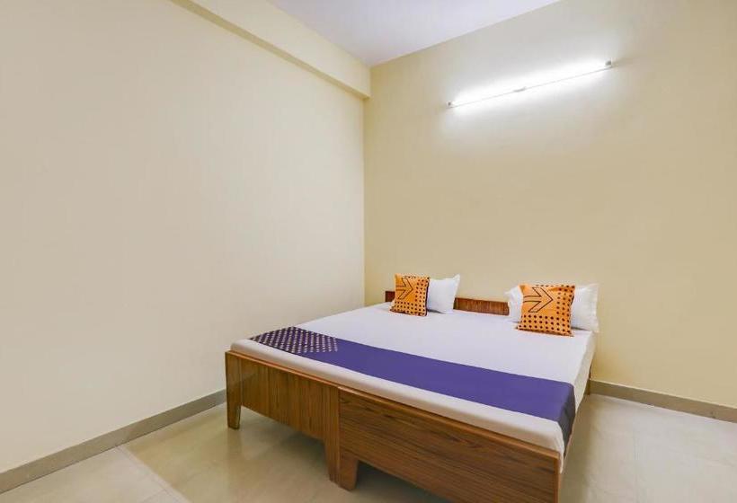 בית מלון כפרי Oyo Lck1245 Classio