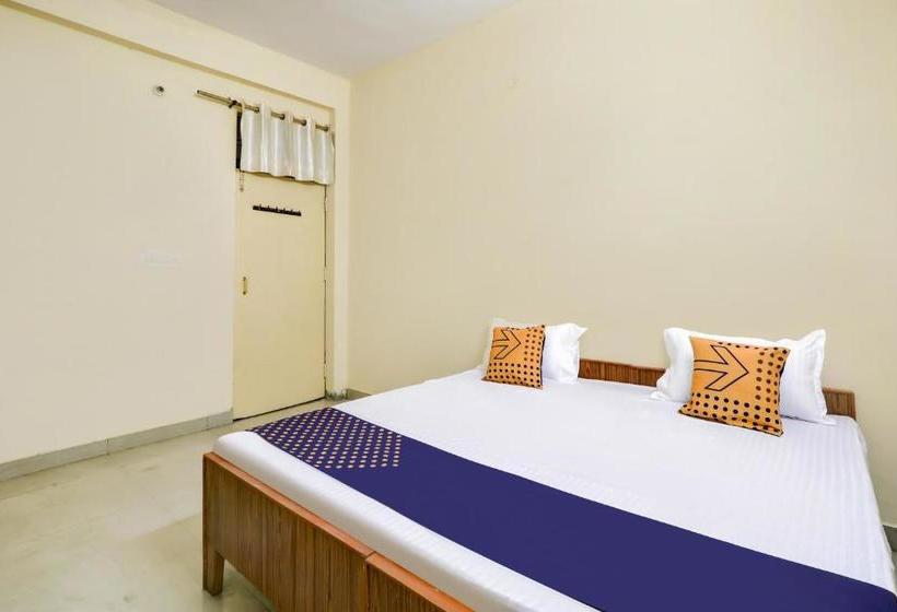 בית מלון כפרי Oyo Lck1245 Classio