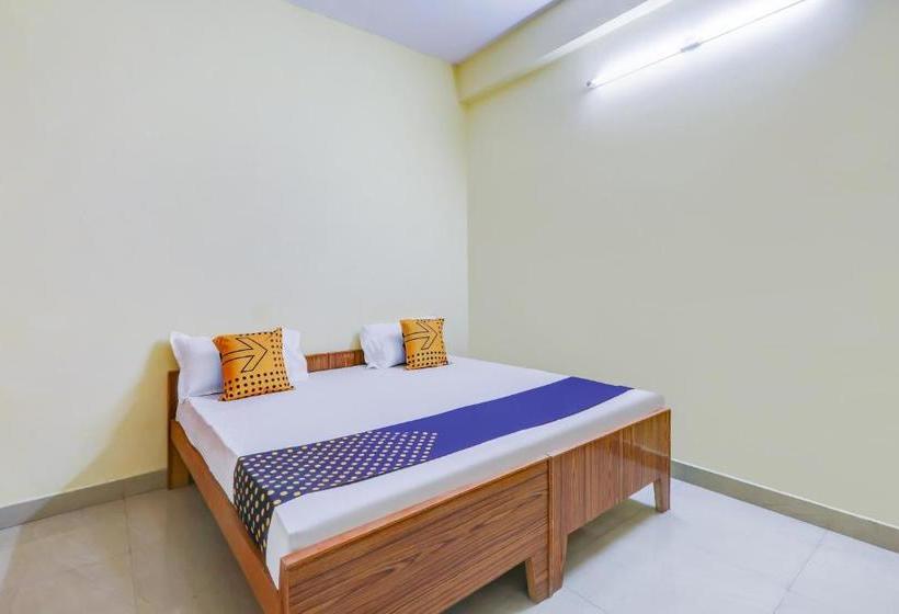 בית מלון כפרי Oyo Lck1245 Classio