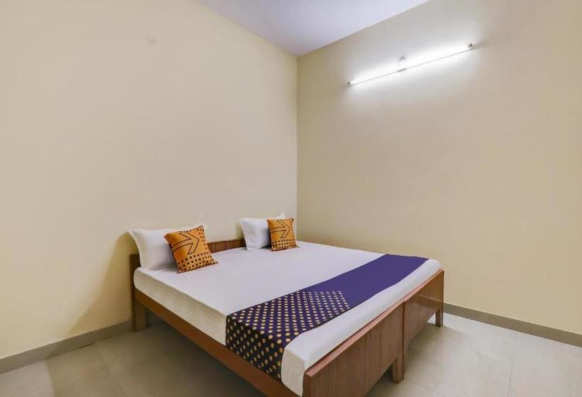 בית מלון כפרי Oyo Lck1245 Classio