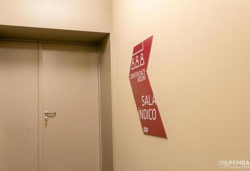 ホテル Pemba Express