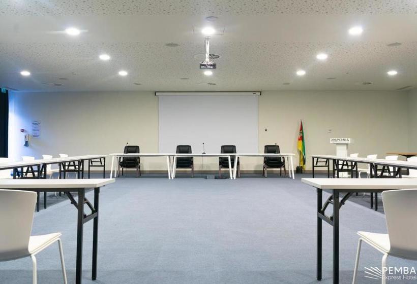 ホテル Pemba Express