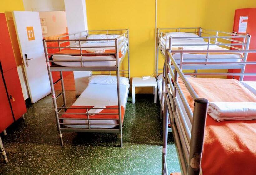 مسافرخانه Feetup Home Backpackers Valencia