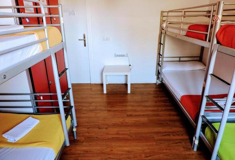 مسافرخانه Feetup Home Backpackers Valencia