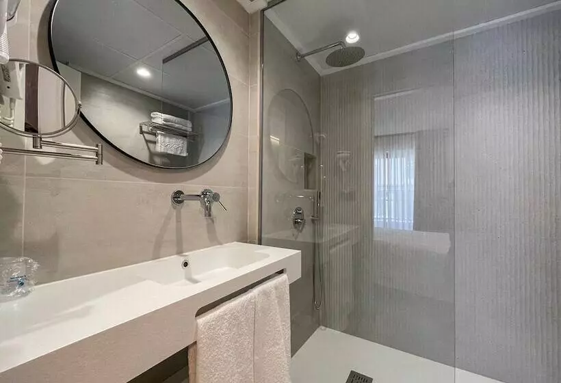 호텔 Quatre Llunes