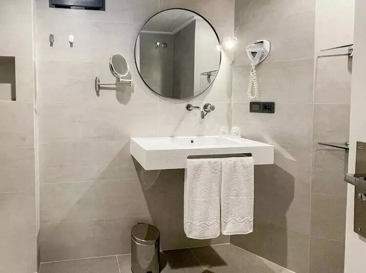 호텔 Quatre Llunes