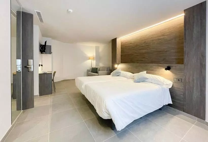 호텔 Quatre Llunes