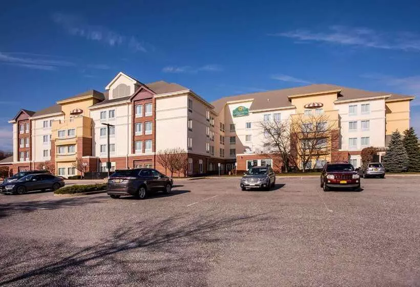هتل La Quinta By Wyndham Islip   Macarthur Airport