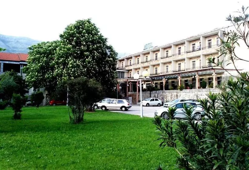 هتل Leotar