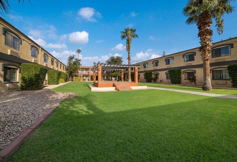 ホテル Quality Inn & Suites Goodyear  Phoenix West