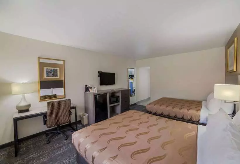 Отель Quality Inn & Suites Goodyear  Phoenix West