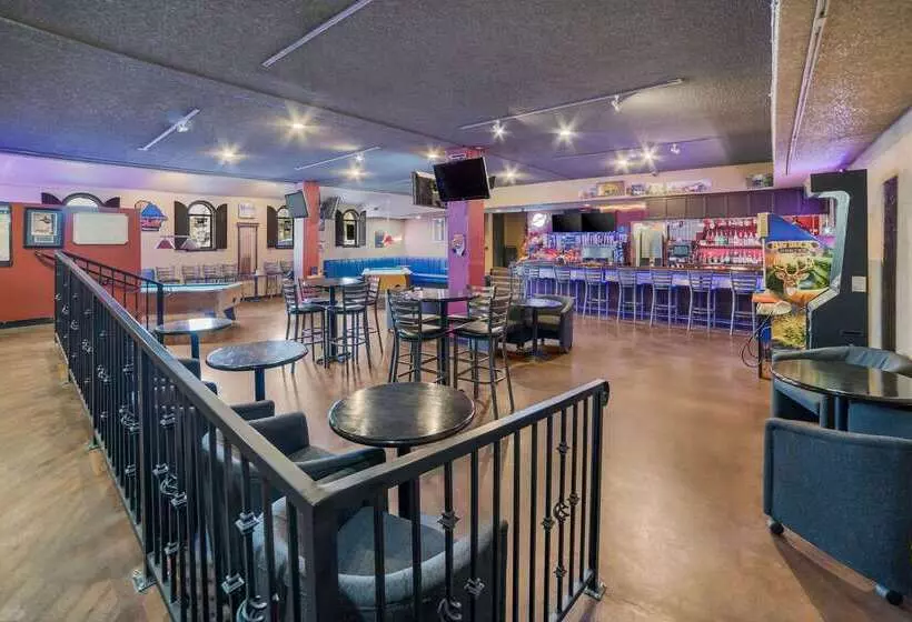 Отель Quality Inn & Suites Goodyear  Phoenix West