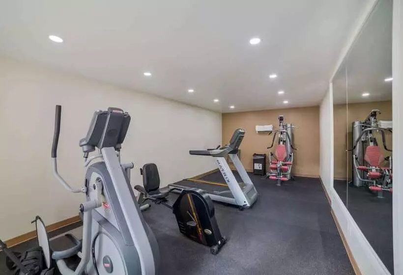 Отель Quality Inn & Suites Goodyear  Phoenix West