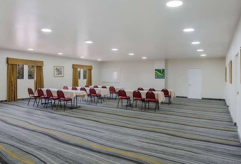 ホテル Quality Inn & Suites Goodyear  Phoenix West