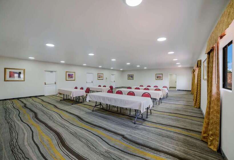 ホテル Quality Inn & Suites Goodyear  Phoenix West