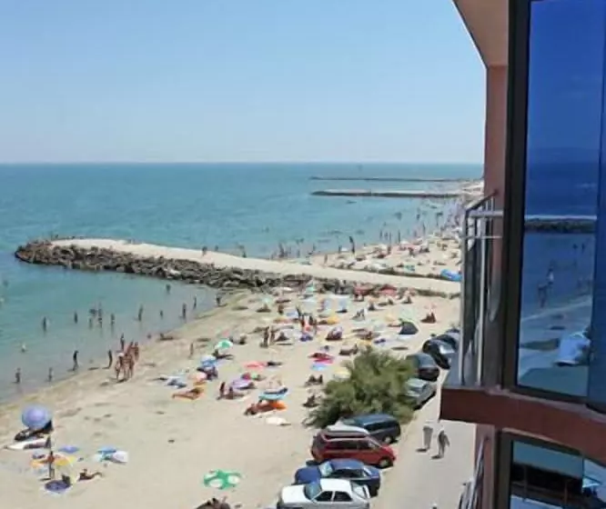 فندق Sunny Bay Pomorie