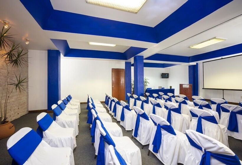 فندق Vista Express Morelia By Arriva Hospitality Group