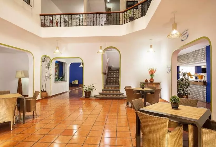 ホテル Vista Express Morelia By Arriva Hospitality Group