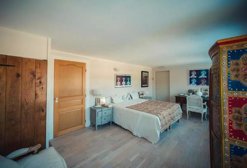 ベッドアンドブレックファースト Bastide Du Bau Reddoun, Chambres D'hôtes, Maison D'artiste En Provence