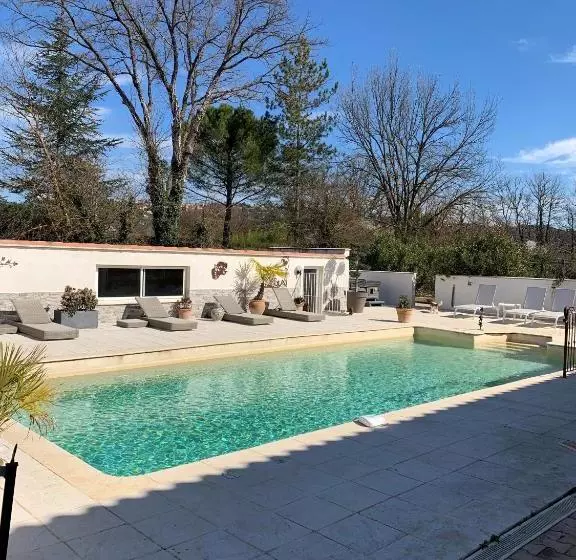 ベッドアンドブレックファースト Bastide Du Bau Reddoun, Chambres D'hôtes, Maison D'artiste En Provence