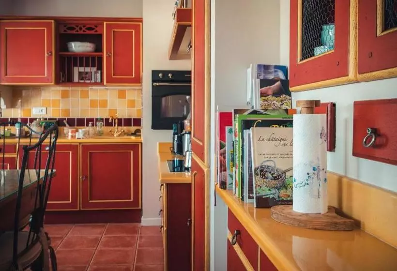 ベッドアンドブレックファースト Bastide Du Bau Reddoun, Chambres D'hôtes, Maison D'artiste En Provence