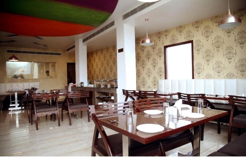 酒店 Sallow Royal Suites