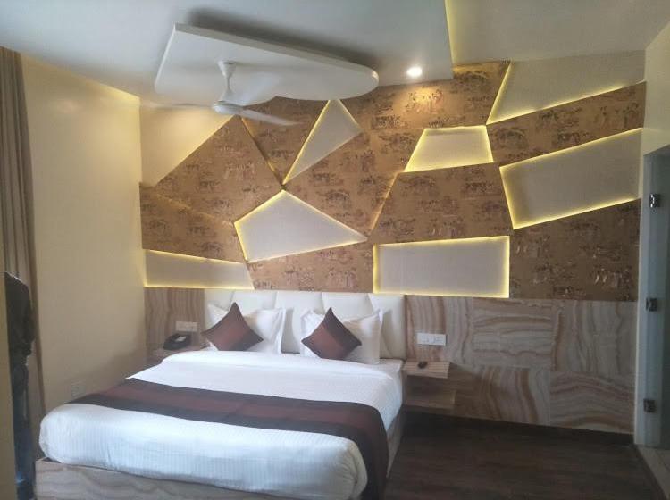 酒店 Sallow Royal Suites